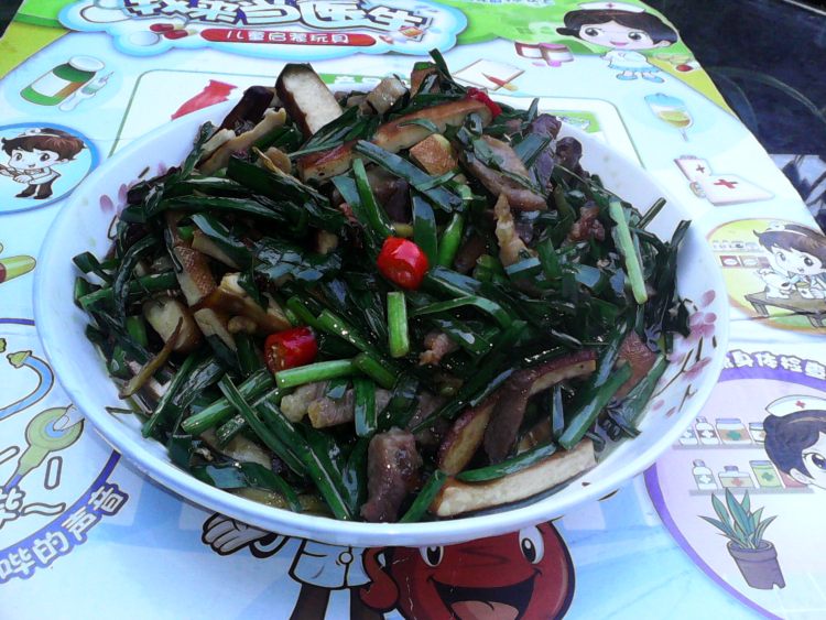 腊肉豆干炒韭菜步骤13