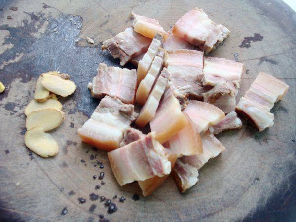 腊肉烧小南瓜步骤2