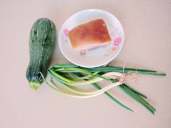 腊肉烧小南瓜步骤1