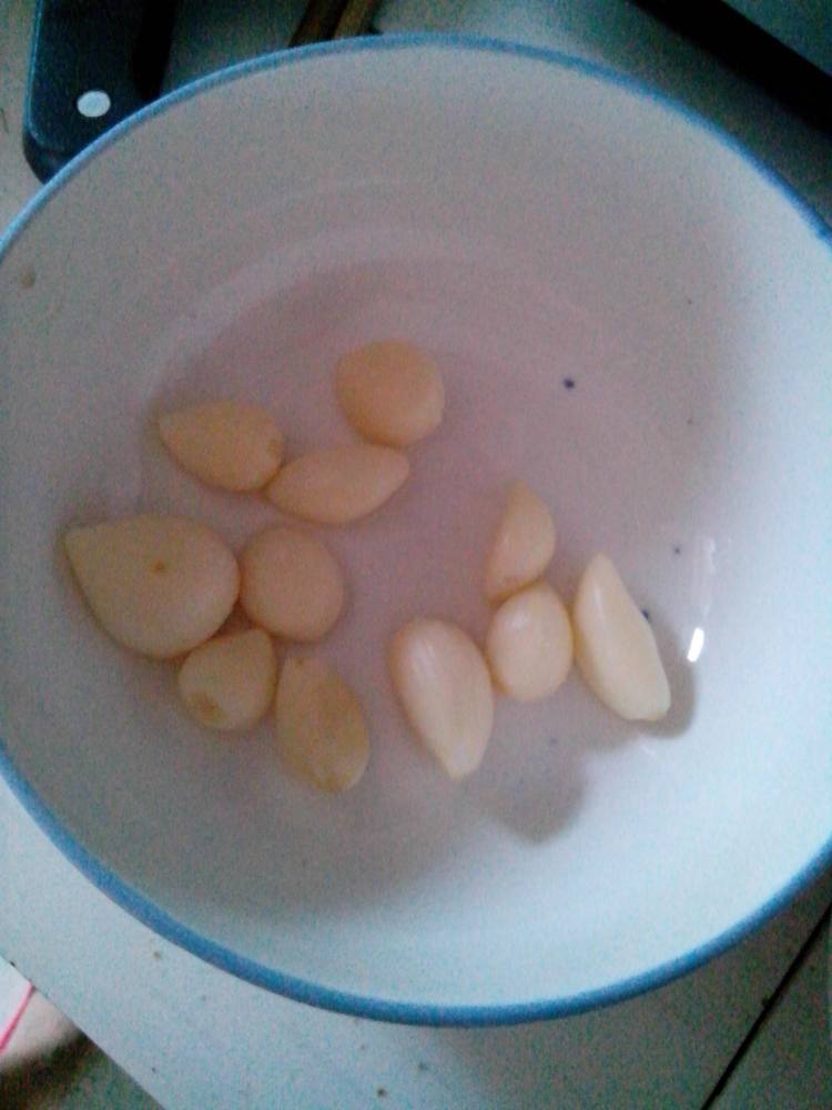 腊肉焖豌豆步骤3