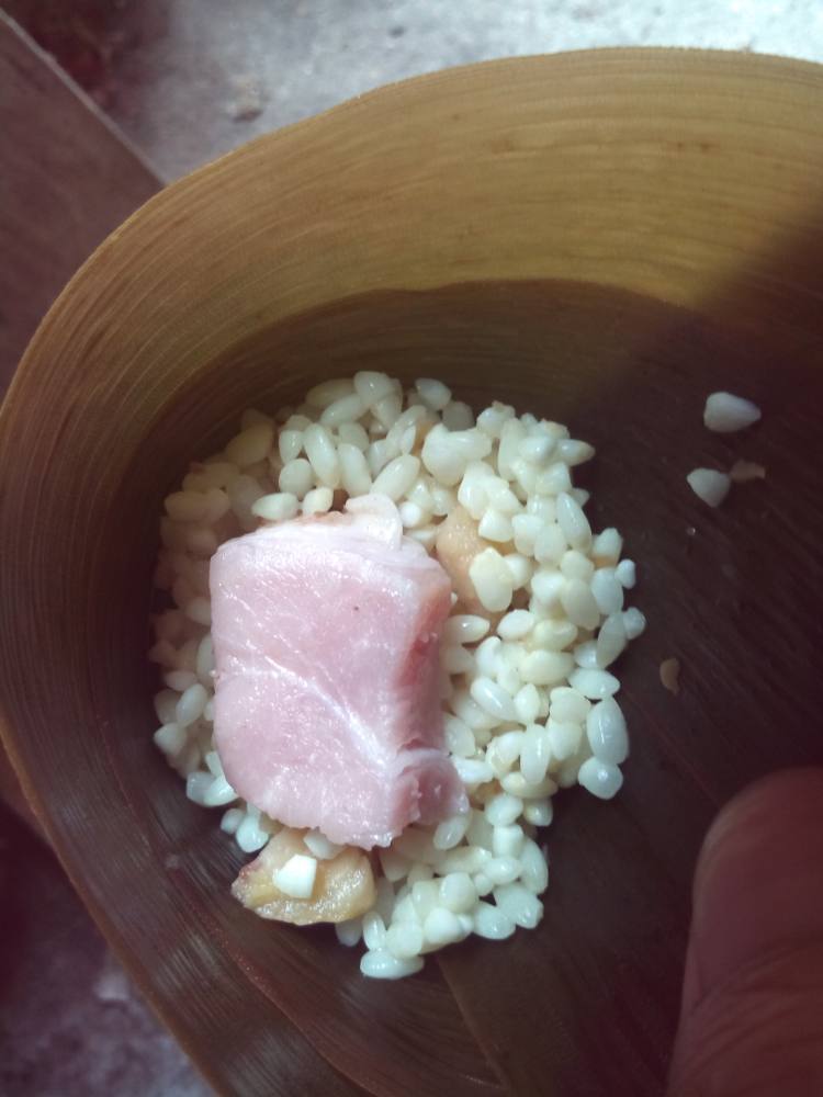 板栗腊肉粽子步骤5
