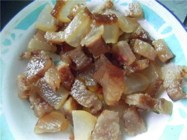 腊肉炒通菜步骤2