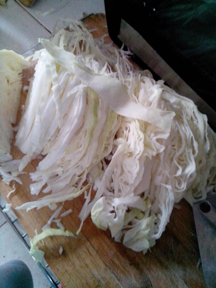 腊肉白菜丝步骤2