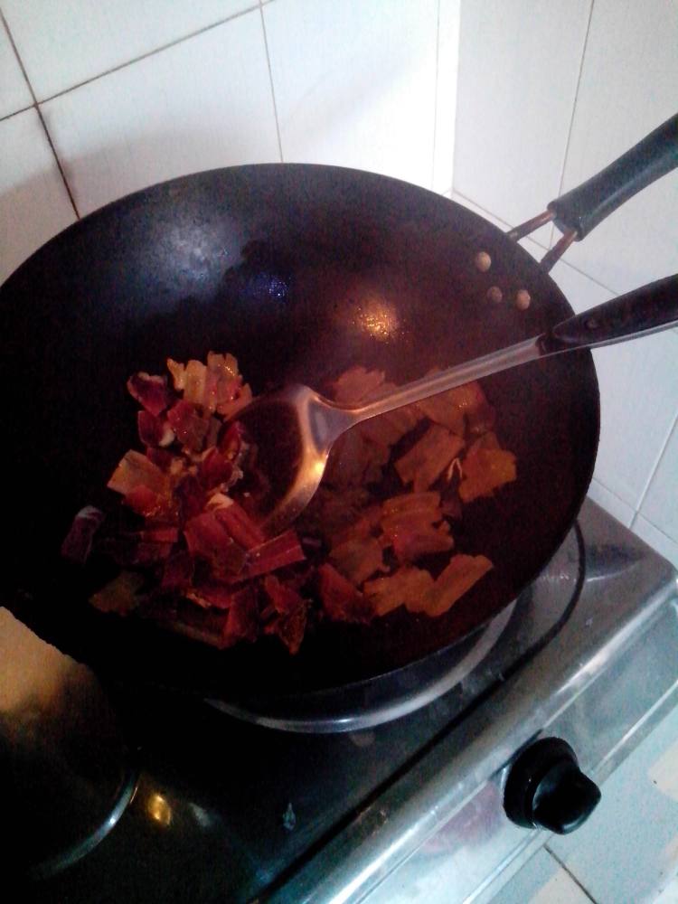 腊肉白菜丝步骤7
