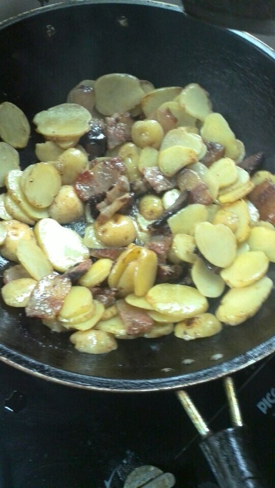 腊肉焖小土豆步骤5