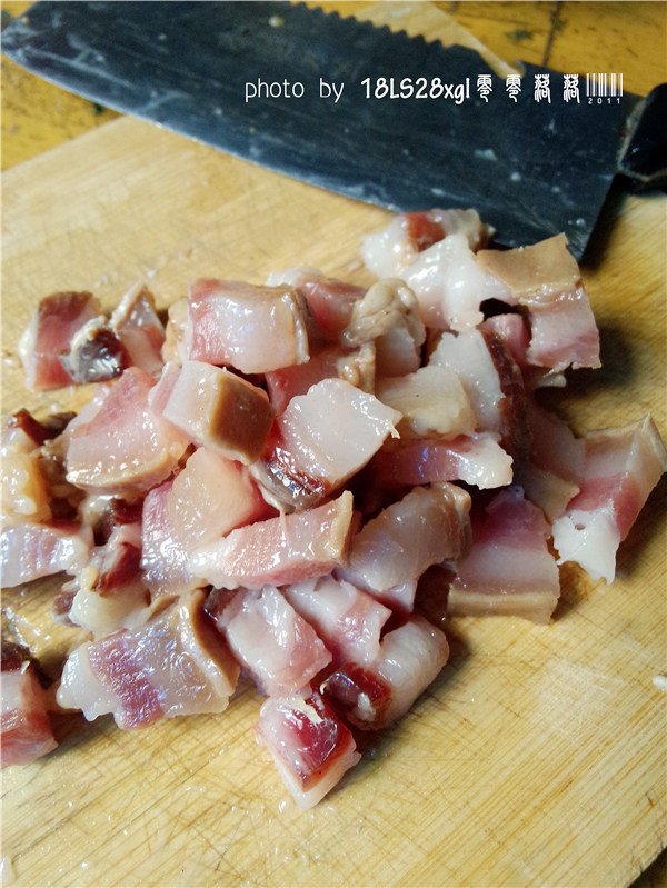 腊肉蛋黄粽步骤1