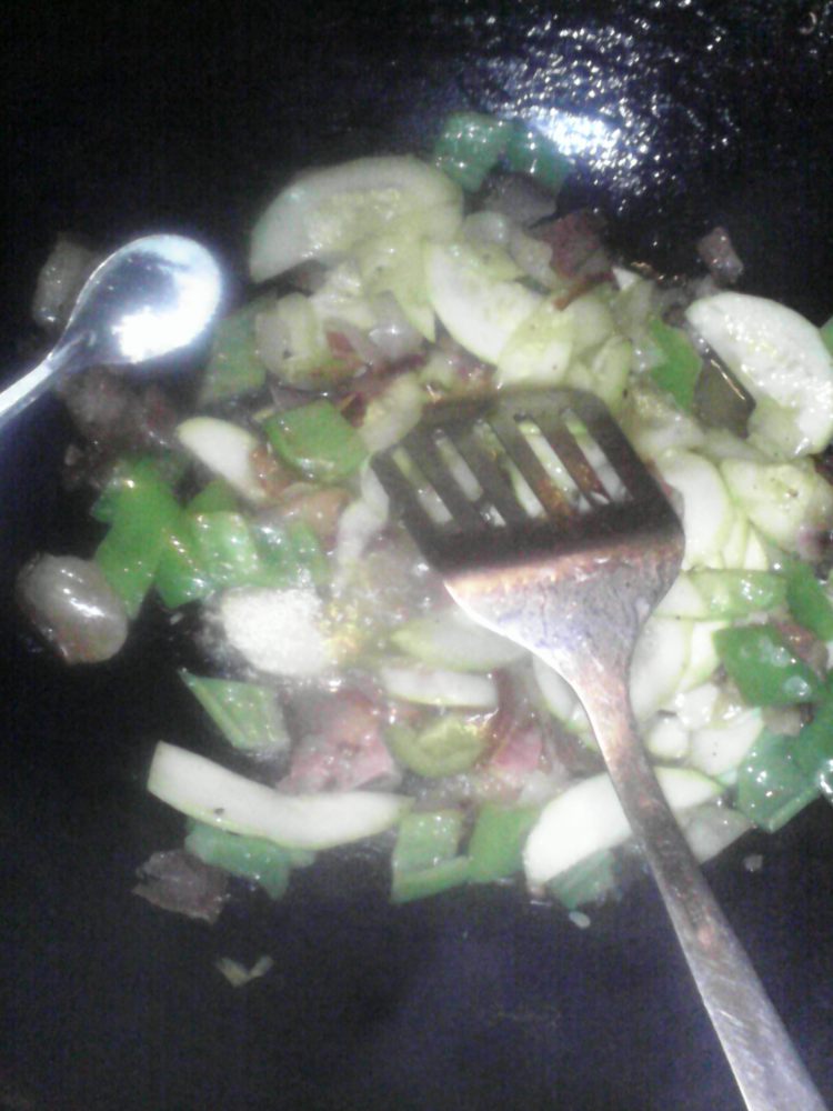 腊肉炒西葫芦步骤8