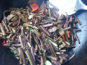 腊肉炒蕨菜步骤10