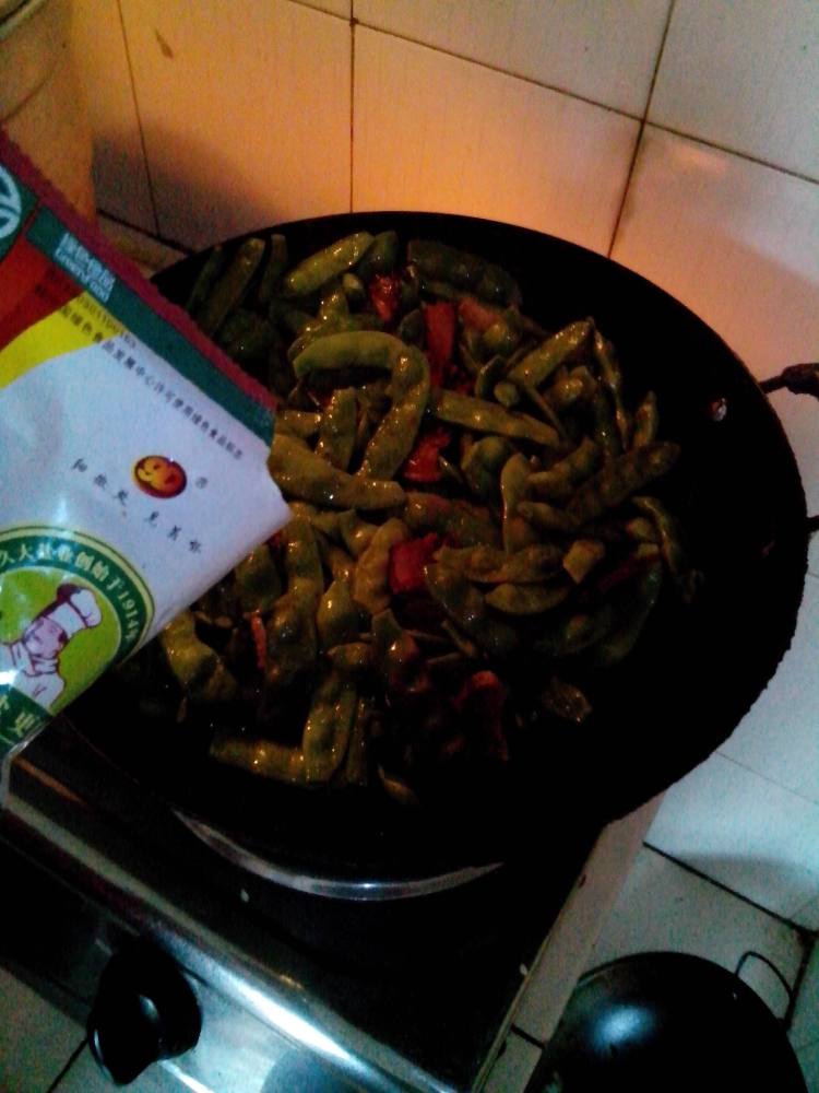 橄榄豆炒腊肉步骤7