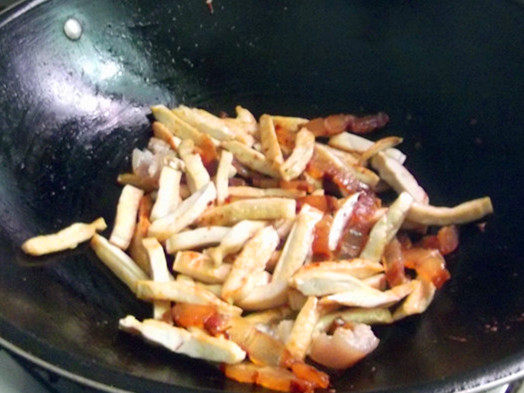 腊肉炒豆腐干步骤5