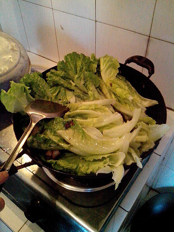 腊肉炒生菜步骤7