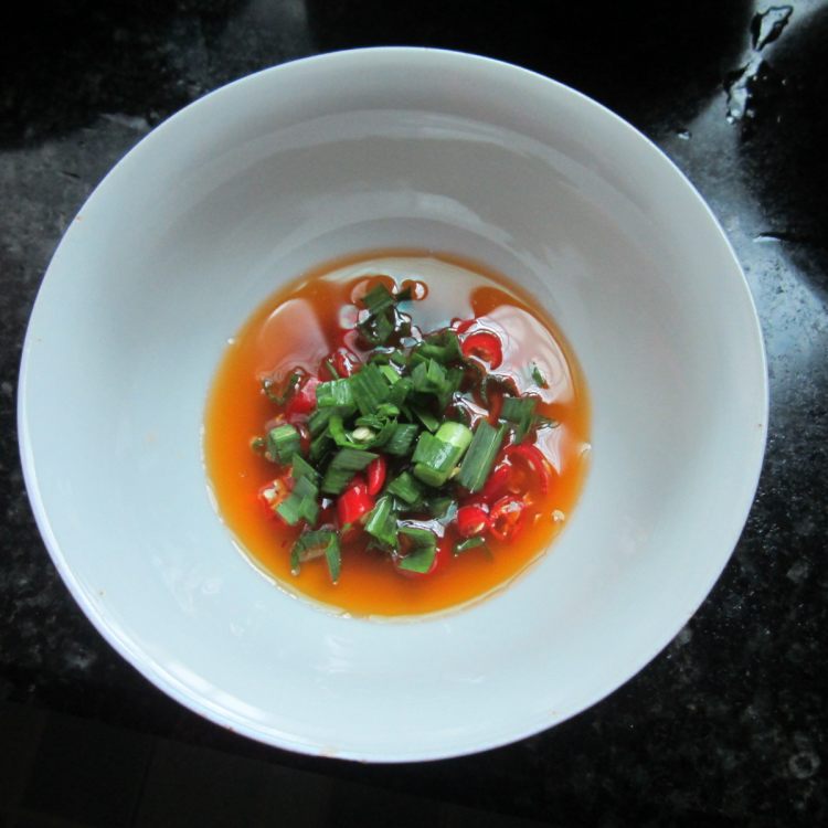 瘦腊肉拌油豆腐丝步骤6