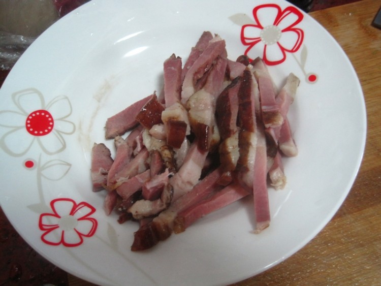腊肉炒莴笋丝步骤3