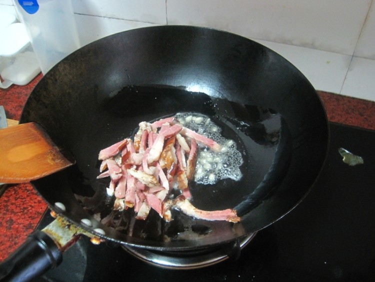 腊肉炒莴笋丝步骤5