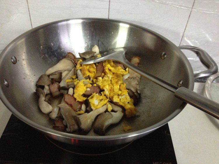 腊肉炒蘑菇步骤5