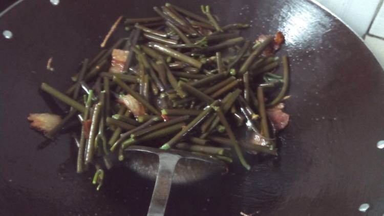 生炒蕨菜步骤6