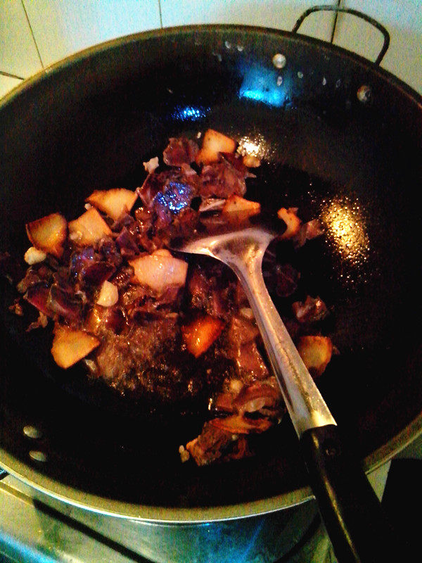腊肉烧豌豆步骤4