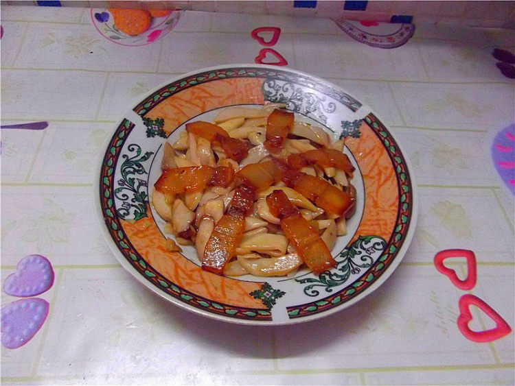 鸡腿菇炒腊肉步骤8