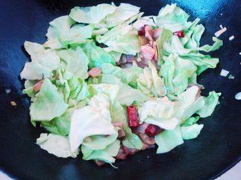 腊肉番茄炒包菜步骤5