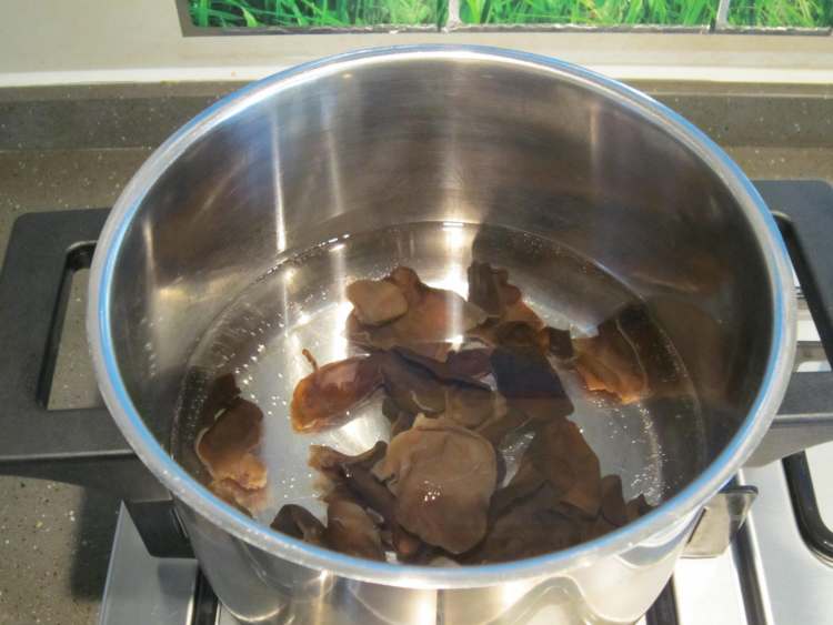 胡萝卜双笋炒腊肉步骤7