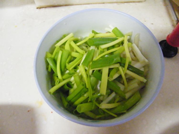 腊肉血粑烧洋葱步骤1