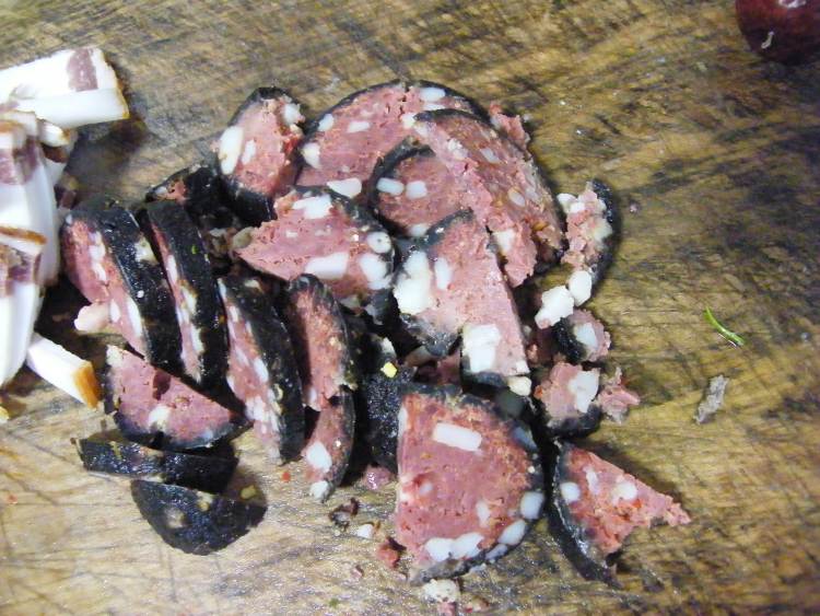 腊肉血粑烧洋葱步骤4