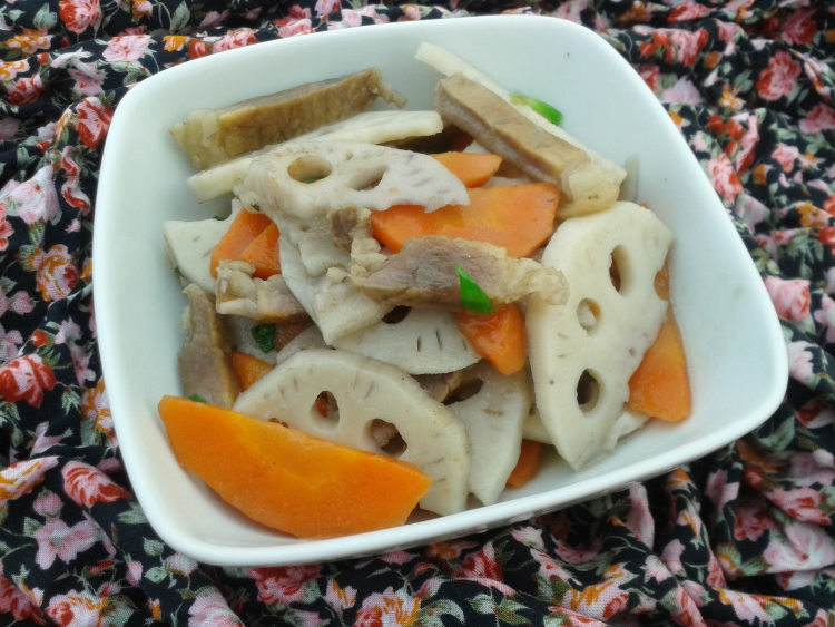 腊肉炒莲藕胡萝卜步骤8