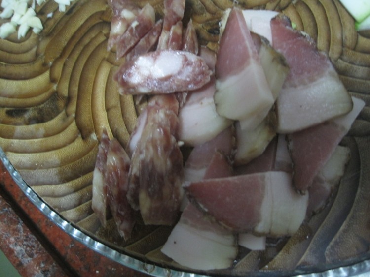 腊味炒紫薯馒头步骤2