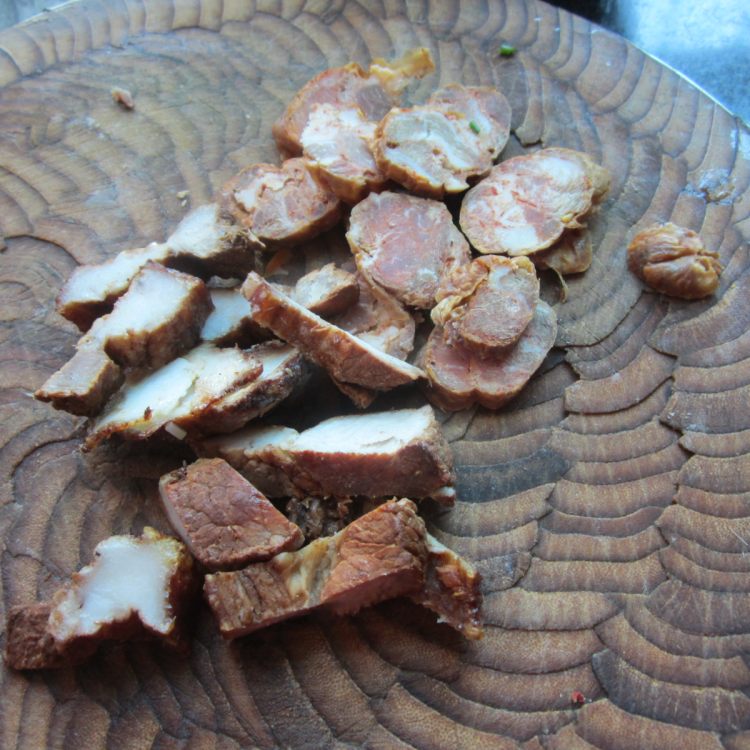 腊肉蒸腊肠步骤1