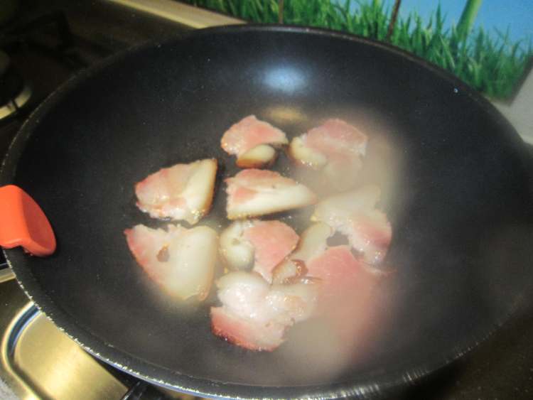 芦笋蒜苔炒腊肉步骤6