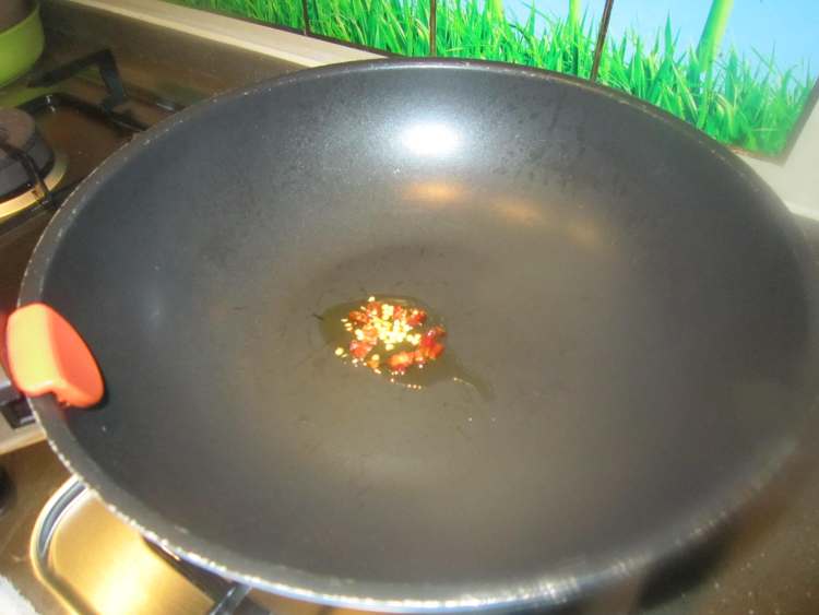 芦笋蒜苔炒腊肉步骤5