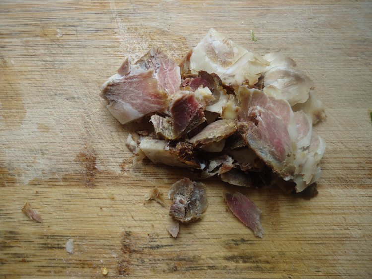 农家腊肉炒菇片步骤4