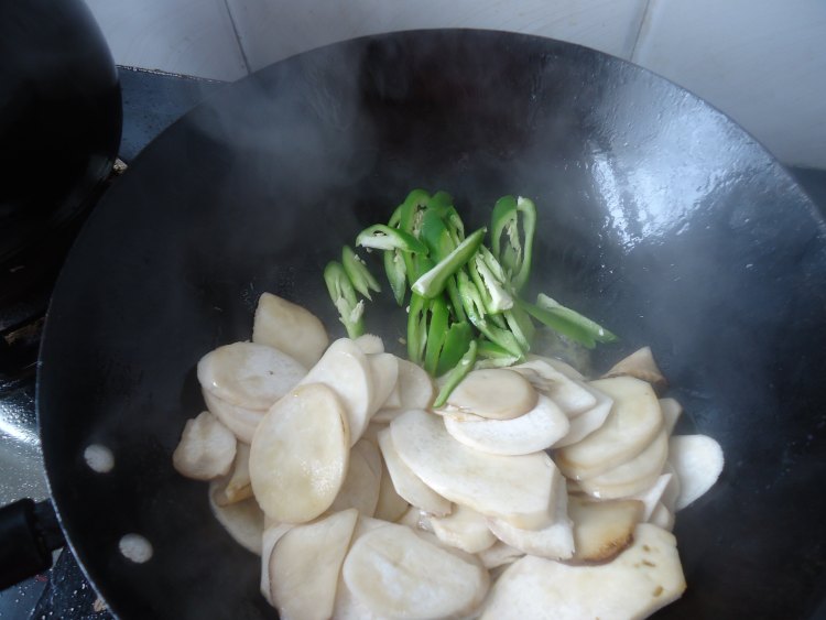 农家腊肉炒菇片步骤8