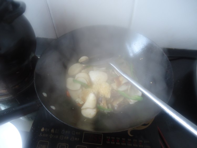 农家腊肉炒菇片步骤10