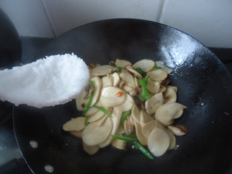 农家腊肉炒菇片步骤12
