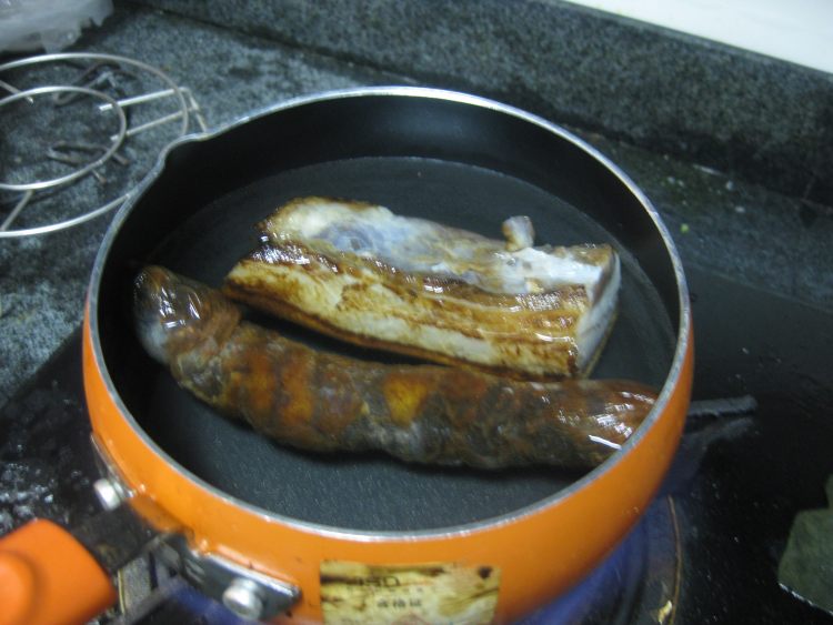 青红椒炒烟熏腊肉步骤2