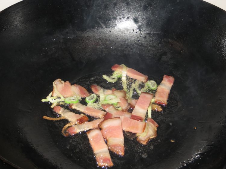 油菜炒腊肉步骤3