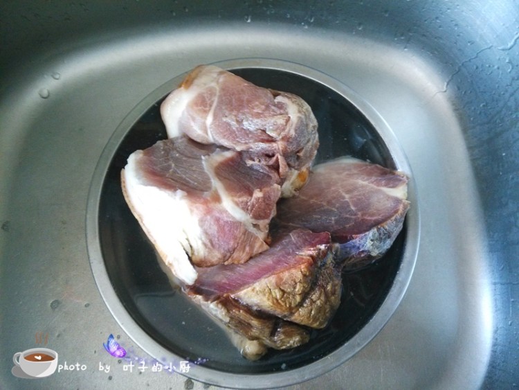 卤煮腊肉步骤1