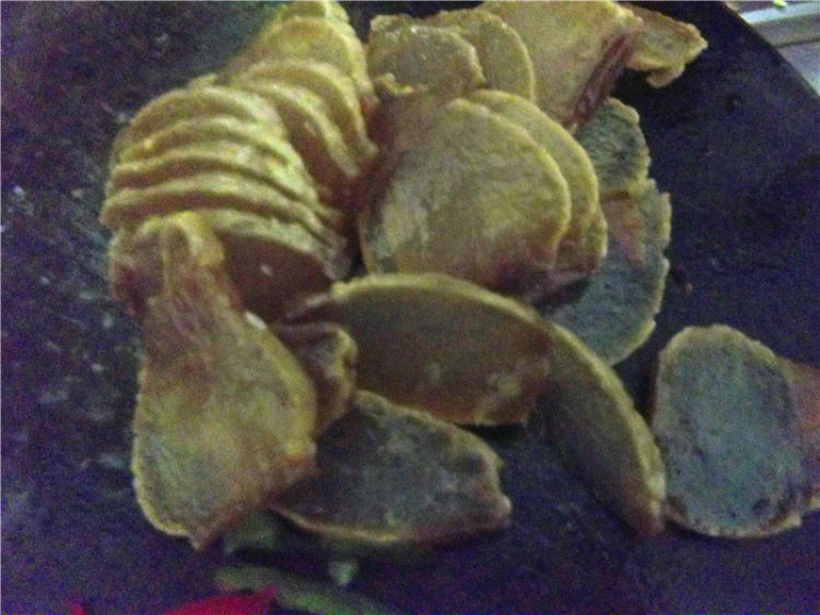 青椒胡萝卜炒腊肉步骤3