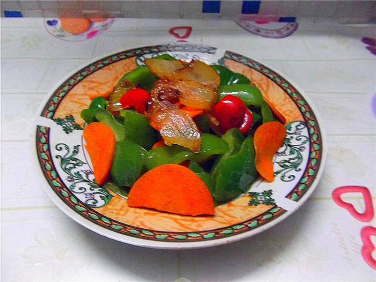 青椒胡萝卜炒腊肉步骤7