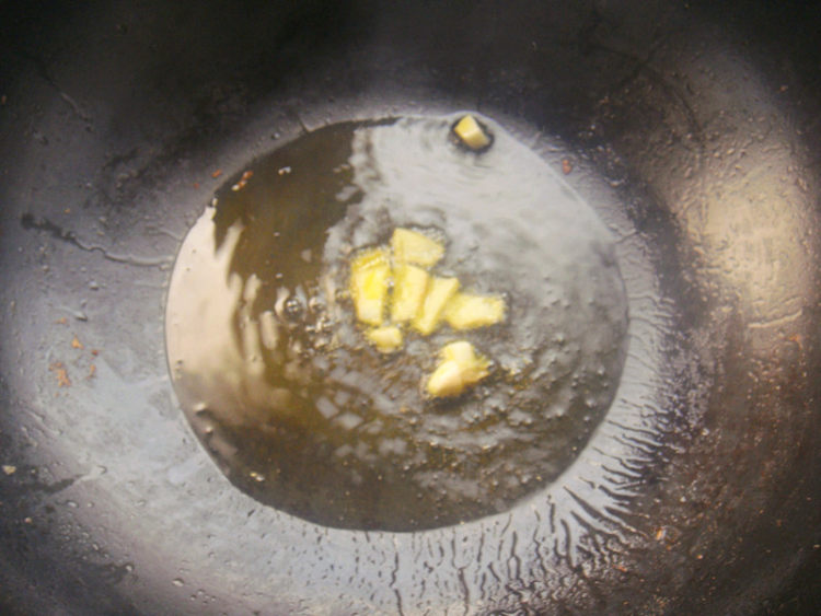 腊肉炒小土豆步骤4