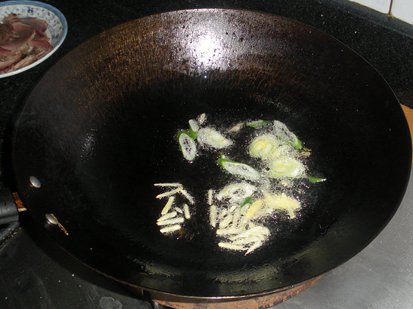 腊肉荷兰豆步骤5