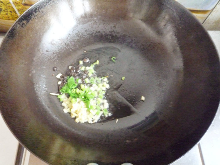 腊肉蒸干豆角步骤6