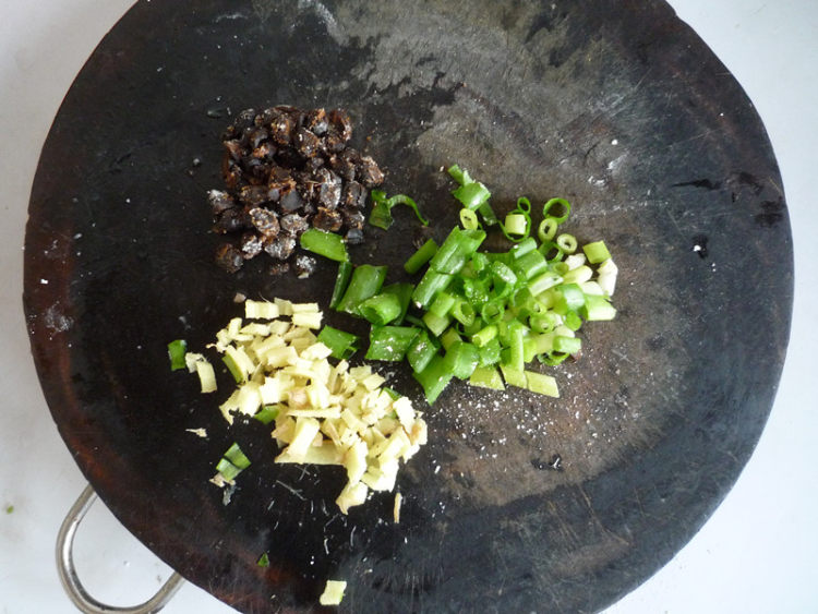 腊肉蒸干豆角步骤5
