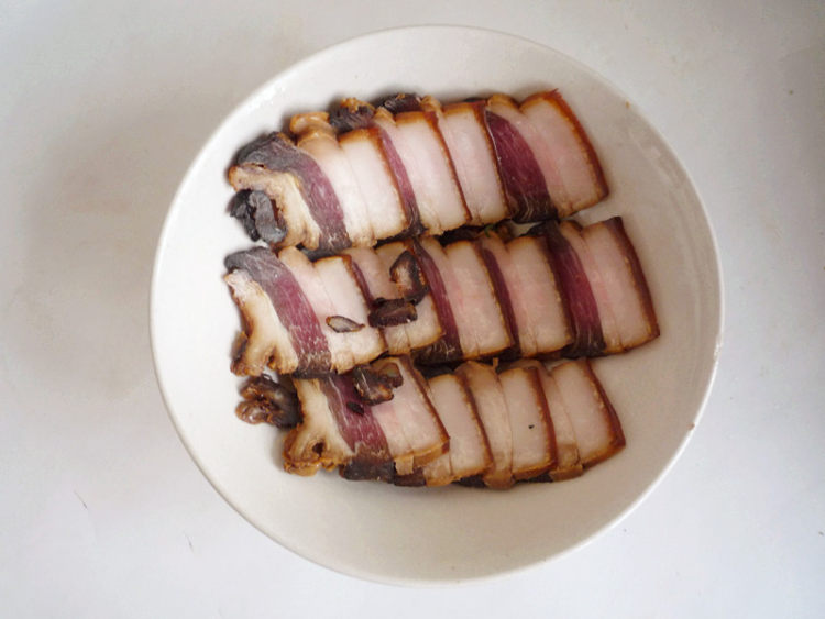 腊肉蒸干豆角步骤4