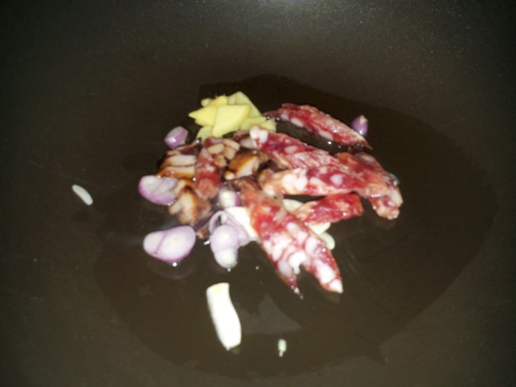 兰豆炒腊味步骤2