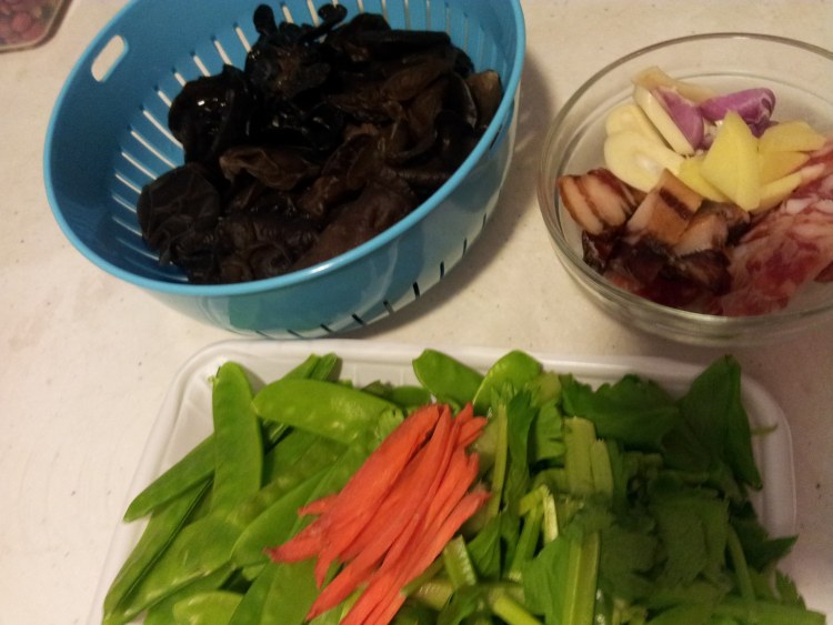 兰豆炒腊味步骤1