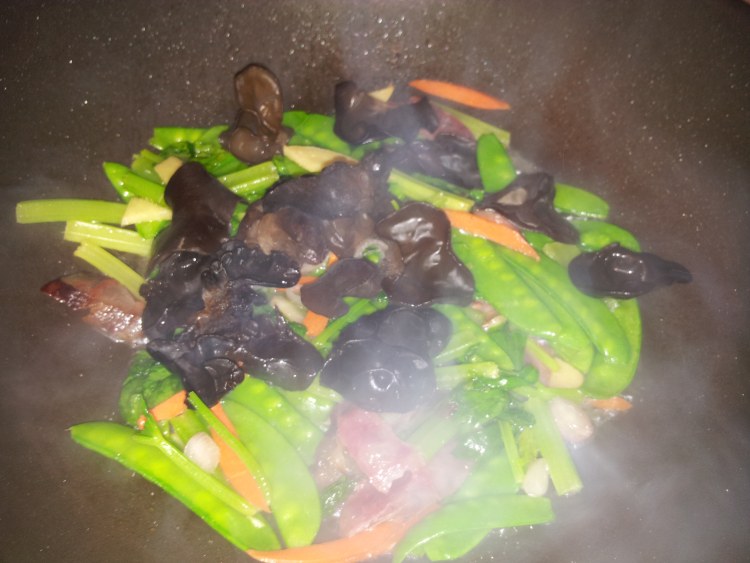 兰豆炒腊味步骤4