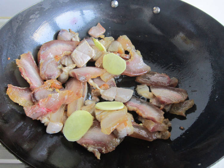 香菇炖腊肉步骤7