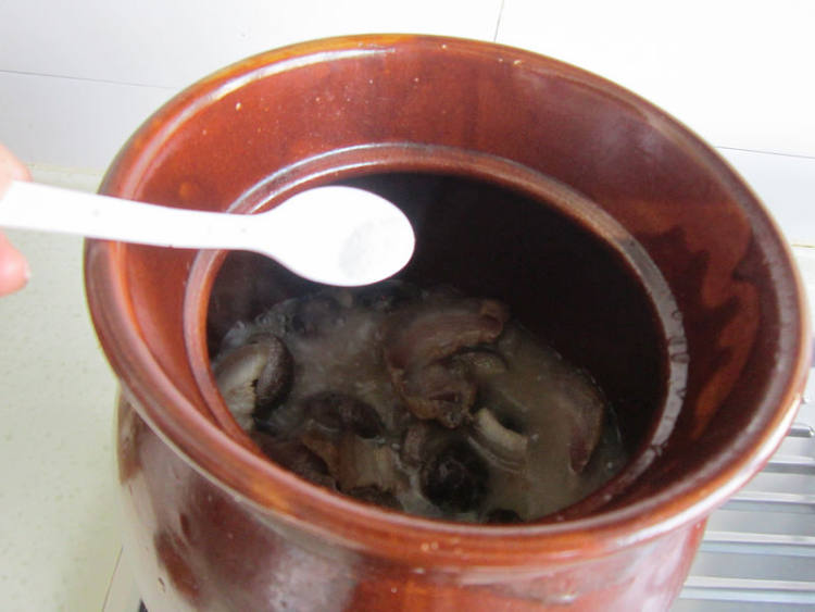 香菇炖腊肉步骤11